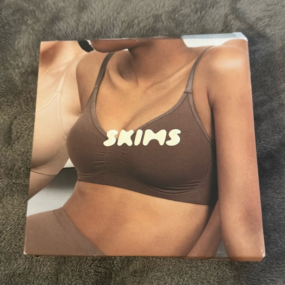 Skims seamless solution wear sculpting bra size L/XL Buff color